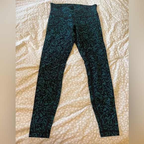 Lululemon legging, size 6 - Picture 2 of 4